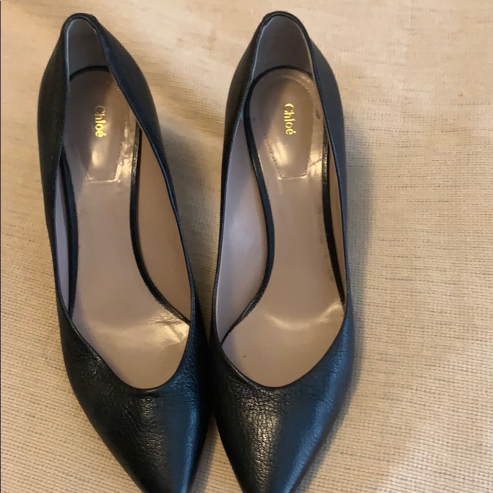 Gorgeous Chloe black pumps with gold heel